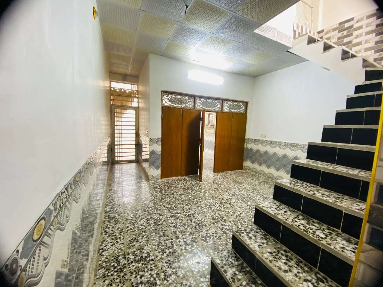 دار للبيع حي النداء منطقة 47
مساحة 100متر شارع 10قريب المدارس بگفه شارع 60العرضي الأول بقرب السوق وموقف الكيات
غرفه وصاله ومطبخ واستقبال وصحيات داخليه وخارجيه بناء جديد 
للاستفسار اتصال ***********
