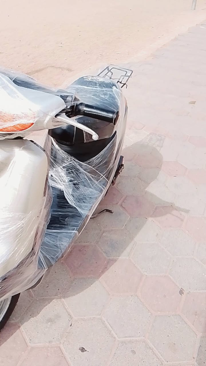 السلام عليكم دراجه بطه للبيع دبل سكليتر دراجه حلوه او نضيفه ...  اشايرهورن سلف  قفل جنطه لايت امامي.. سلف نكره وحده تشتغل  مكينه ناعمه خرسه  صوت ما بيه تاخذه تترحملي  تجي او تشوف ابعينك.. المكان النجف حي ابو طالب الستفسار الرقم ***********او تتواصل وياي على الفيس..  السعر 275او بيها مجال او شوف فيديو على نعومت الدراجه الي امصوره تجي جيب مصلح وياك او افحص...  او بلـ خدمه 🌹🌹
