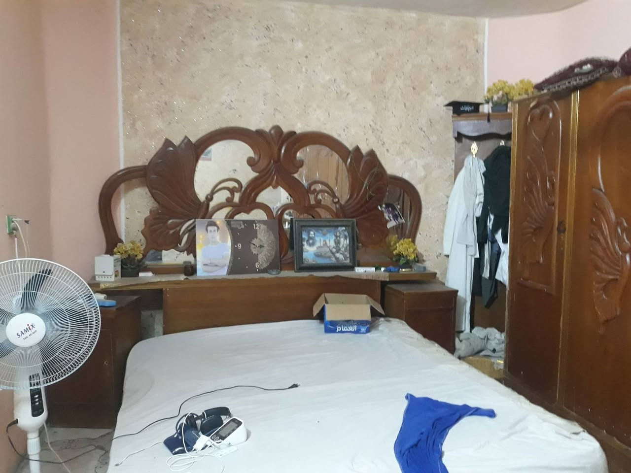 للبيع غرفه نضيفه ٦ بوب خشب نجاره لاصلي ٥٠٠ وبيه مجال ***********
