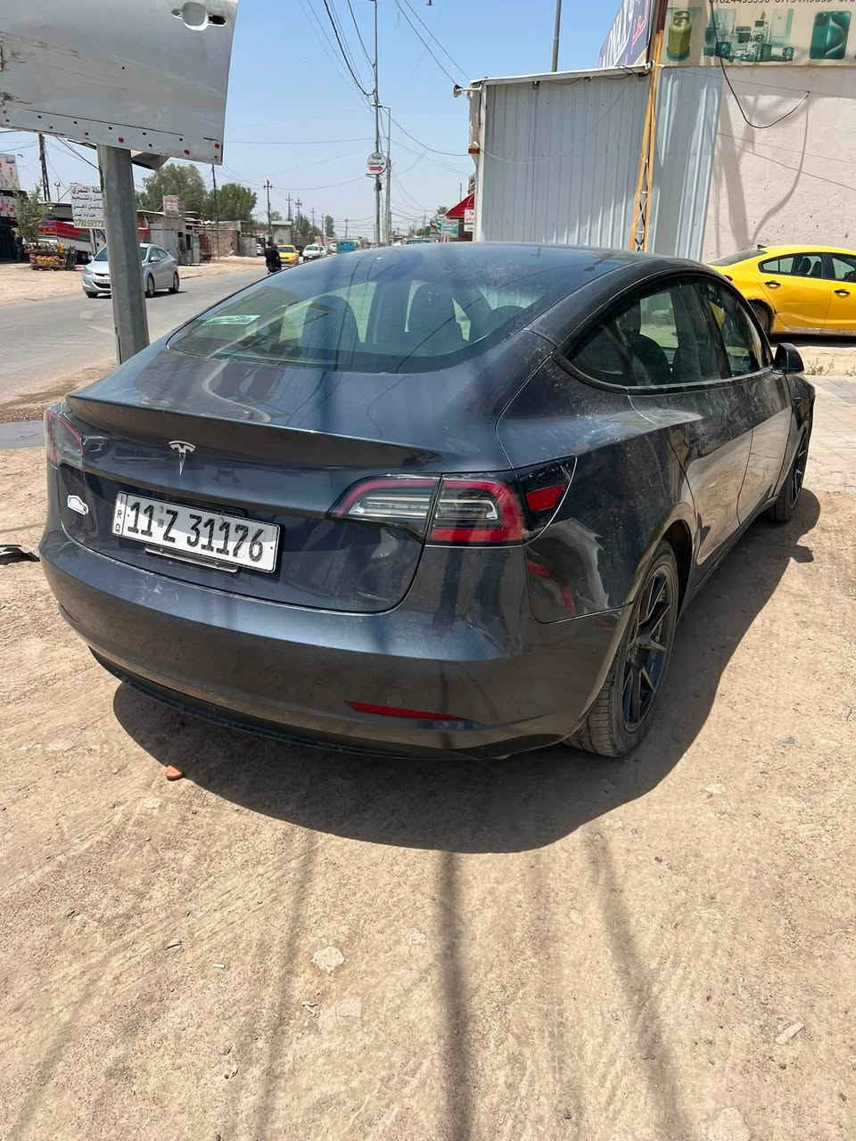 السلام علكيم 
تسلا مودل 3 وارد أمريكي 
موديل 2023 
حادث جاملغ وبنيد 
عنواني بغداد 
سعر بيع مستعجل 115 ورقه
أوف لاين 
للاستفسار ***********
