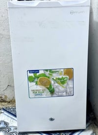 ثلاجه صغيره للبيع نضيفه استعمال قليل ب 80 ألف مكاني الحرية 07804501645