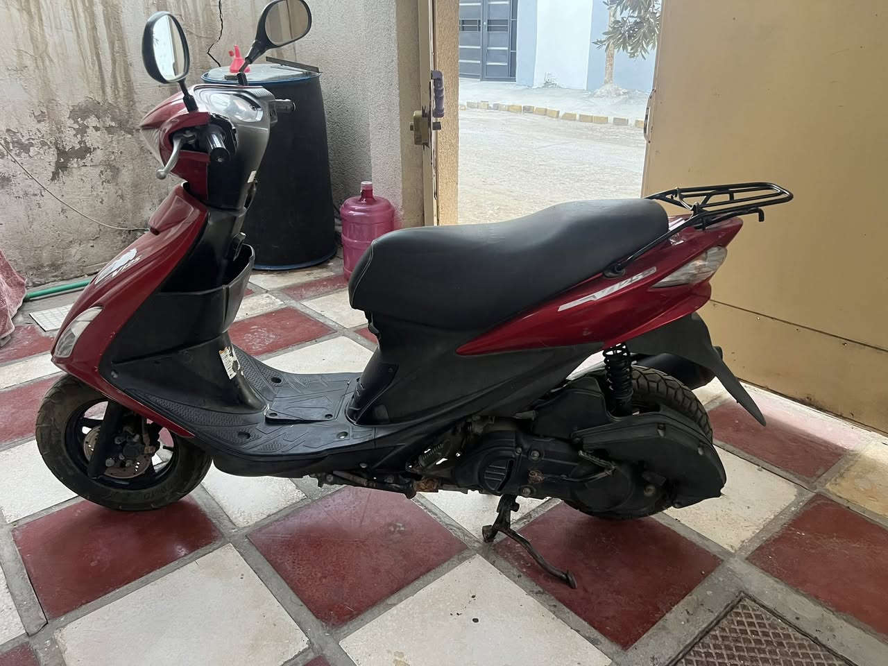 للبيع ادرس ياباني   طافيه ابيع  350 للاتصال ***********
