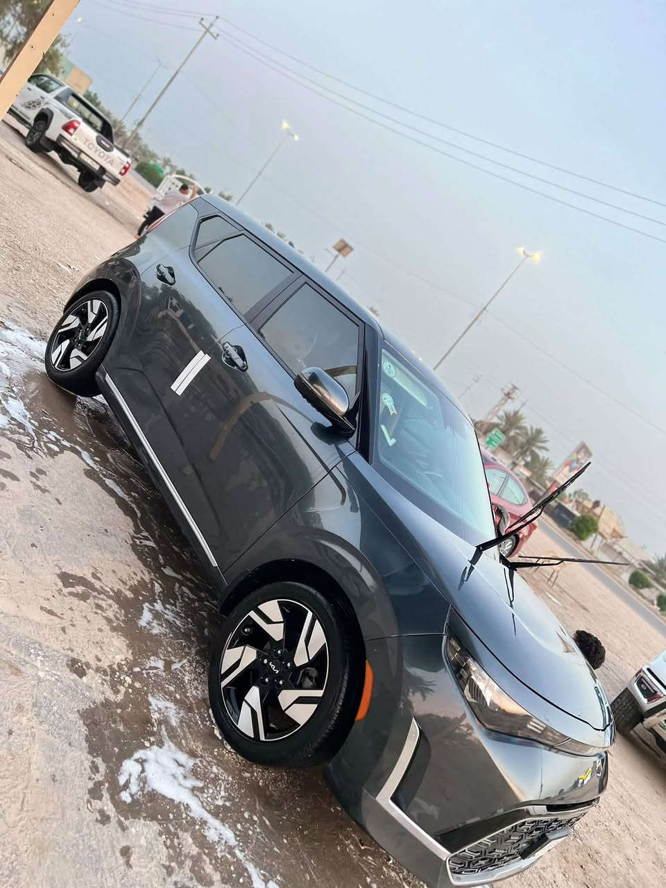 سلام عليكم ( بيع فقط بدون مراوس )

( كيا سول2023 اعلى فئةGT-Line  )
(  ماشية 48000( محرك 2000 دوش )
(بدون رقم حره ) 

المواصفات :
سلايت فتحة بسقف / لايتات لد زنون عدسات 
بك لايتات لد / رادارات وتنبيهات من جميع الجهات / نقطة عمياء واشاير بلمري / شاحن واير ليس / تدفئة كشنات وتدفئة ستيرن / منافذ شحن امامية وخلفية / تحديد مسارات سياقة ذاتية / كيجات الكترونية / انظمة قيادة نورمال وسبورت / اطفاء ذاتي / انارة داخلية لد 
دشبول سيارة بيانو بلاك
 وباقي المواصفات المعروفة
السيارة جديدة جدا ونظيفة وماشيه قليل اخو زيرو وجاهزة وكاملة من كل شي

مكان السيارة : بابل 
***********
