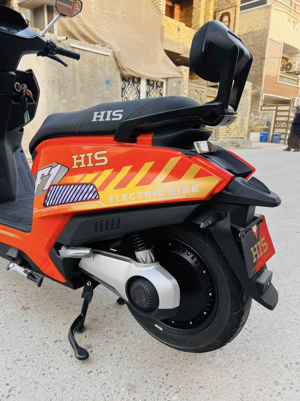 سلام عليكم ورحمه الله وبركاتو
دراجه شحن نوع HlS فضائي 
ملف 3000 حقيقي عدد البطاريات hls6
عدد النمر 5 مع R سرعه حقيقي 80 
تقطع مسافه من 70 ال60 k
لدات امامي جانبيه فلاشات بلوتوث 
حجم التاير 12/70/130 
السعر 950 وبيه مجال قليل جدا جدا 
مكاني بغداد الزعفرانيه ***********
