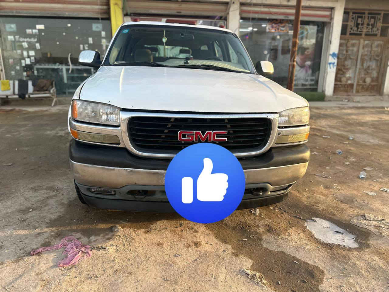 السلام عليكم ورحمه الله وبركاته 
عندي سياره جمسي يوكن للبيع 
موديل 2003أصل  لون ابيض 
رقم انكليزي بغداد خصوصي بسمي 
مكينه6و100  كير 1000 
حديديه جديده 
منظومة بانزين جديده
8براغي
ابطاين بيبان كدلاك
غرفة جديده 
تبريد شغال 
السعر120وبيه مجال
للاستفسار أكثر اتصل على الرقم 
***********
