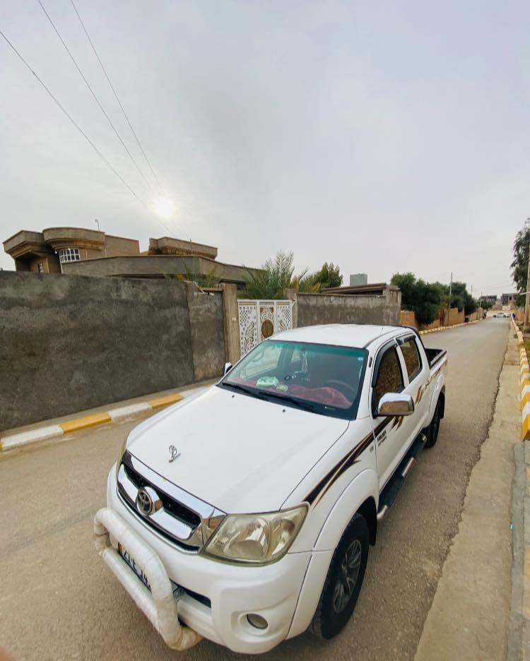 إعلان بيع سيارة
للبيع سيارة تويوتا هيلوكس سعودي – شاصي 19 بطل
فور ويل، موديل 2009
• نوع الوقود: بنزين
• ناقل الحركة: كير عادي
• رقم التسجيل: السليمانية
السيارة جاهزة بالكامل ولا تحتاج أي مصروف:
• المحرك بلاد ما مفتوح
• المكينة والكير بشرط
• صدر أمامي وخلفي
• عداد المسافة: 310,000 كم (قابل للزيادة)
• السنوية نافذة لغاية سنة 2030
• السيارة مصفّرة ولا توجد عليها غرامات أو ضرائب
• نظام التبريد والتدفئة يعمل بكفاءة
• السيارة تعمل بكفاءة عالية وجاهزة للاستخدام الفوري
• حالتها أفضل من الظاهر في الصور
تحويل او وكالة حاضر.
ملاحظة:
يوجد ضرر بسيط كما موضح في صورة السونار المرفقة .
📞 للجادين فقط
للأستفسار ***********
أو التواصل على الخاص
مكان السيارة الانبار
السعر مناسب وقابل للتفاوض بعد المعاينة
