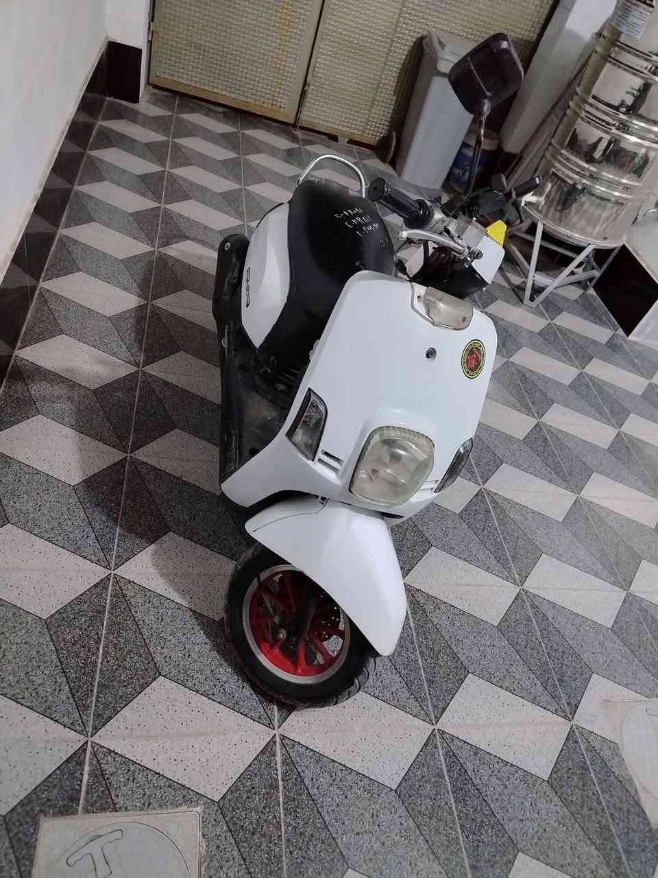 سلام عليكم بوليس كابريتر سلف هندر كله شغال اشاير بك لايت لايت زنون عالي ناصي كله شغله مكنيه مفتوحه نواقصها قبق باتري وجعجه مال صلنصه مكان خالص هبهب السعر 500 وبيه مجال او مراوس حسب القناعه ***********
