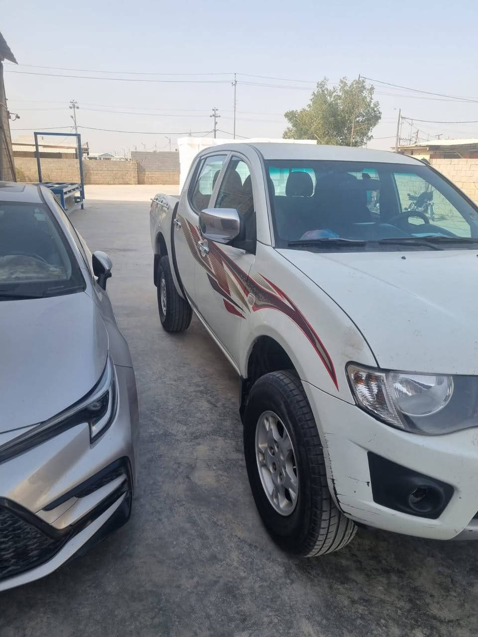 بيكب فور ويل تخم تاير بيها طلقه بل بنيد بيها صبغ جاملغ الايمن خالفي سياره حلوه هاتف *********** عنوان بغداد السعر 140 بيها مجال ماشيه 220 قابل للزيادة موديل2015
