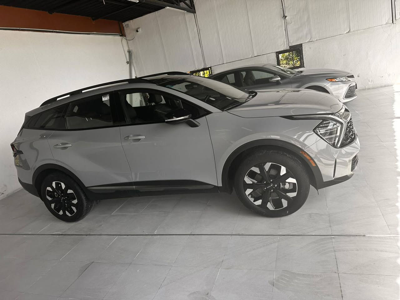 كيا سبورتج
الموديل /2024 
الضرر / بسيط جدا بدون ايرباك و راجع PDR بدون قطره صبغ
عداد المسافه/12 الف ميل
عدد الأسطوانات /اربعة سلندر تنفس طبيعي 
المواصفات X Line فول عدا ٤ كاميراتة
رقم بغداد تحويل مباشر 
مكان السياره / مدخل كربلاء--- بغداد مقابل عامود 513 داخل مكتب الحاج حكمت الغانمي لتجارة و إستيراد السيارات الوارد الامريكي 
للمزيد من التفاصيل الاتصال على الرقم التالي 
***********
