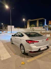 النترا ٢٠٢٠ • محرك ٢٠٠٠ اتوماتيك • ماشي ٩٣٠٠٠