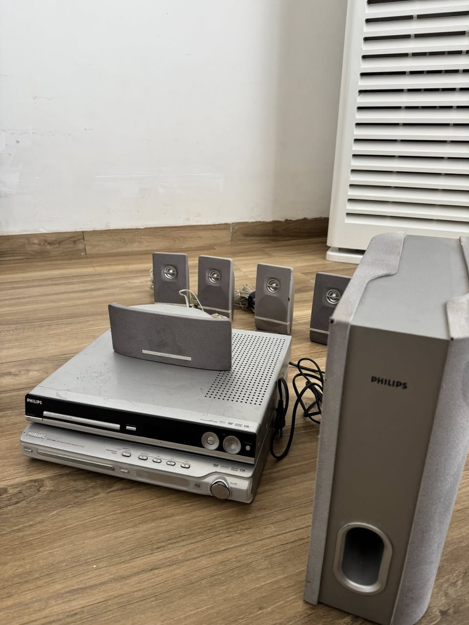 السلام عليكم. جهاز فليبس مسرحي للبيع. السعر ٥٠ الف.  ***********
