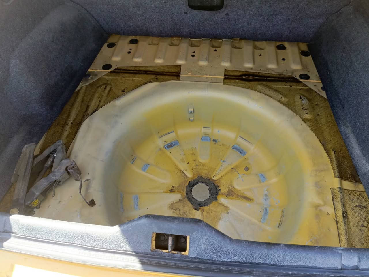 اسلام عليكم سمند 2011 السيارة كلش حلوه كير مكينة خير من الله تبريد ثلج 🥶 مكفولة من لضربة وصبغ تخم تاير جديد صدر أمامي خلفي جديد بسمي مشروع وطني مصفرة هيئة اوغرامات مكان بغداد لسعر 40 وبي مجال ***********
