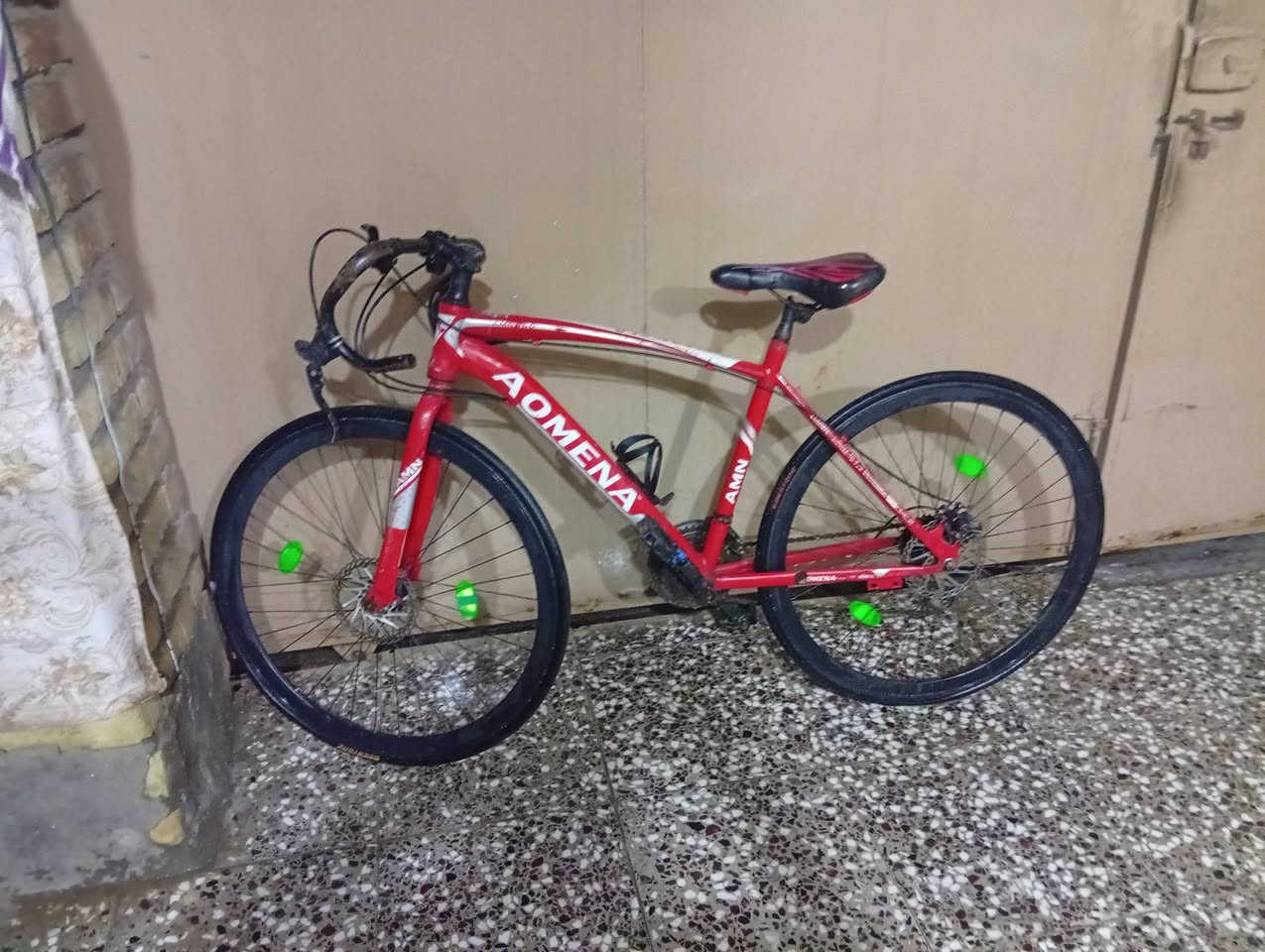 بايسكل سباق من ماركت AOMENA عوزه ترتيبات مثل صجم إلى الستيرن مال بايسكل و بريكات (بي زلوغ بسيطه)
نضافه 80/💯 السعر 100و بي مجال العنوان ميسان حي الشهداء للستفسار الاتصال على الرقم ***********
