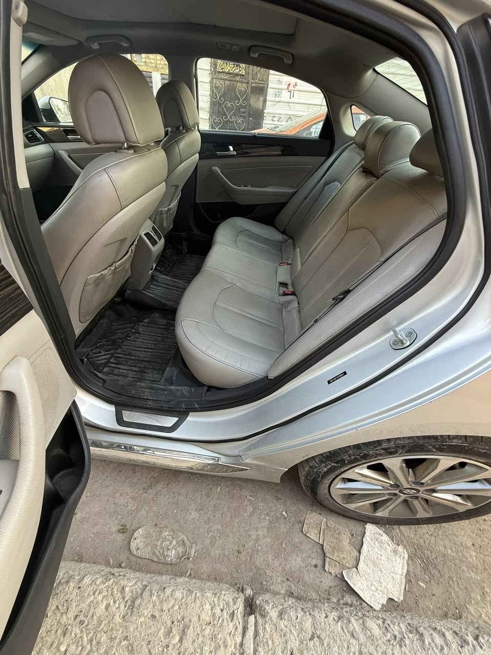 سلام عليكم
سوناتا 2016  لمتدد 
limited
محرك 2400 GDI  وراد امريكي 
فول واحد على واحد 
بانوراما 
رادارات   امامي خلفي جانبي 
حساسات خلفيه 
شاشه بلاد 
نظام النقطه العمياء 
هيتر سترين 
تبريد + تدفئه الكشنات الاماميه 
تدفئه الكشنات الخلفيه 
فول تحكم سترين 
خزن كشنات عدد ٣ 
كروز سرعه 
مقاعد اماميه كهرباء 
ثلاثه وضعيات قياده (نورمل_سبورت _ايكو)
تبريد قطعتين + تدفئه جديد 
لايتات فول لد 
ترحيب عند الاقتراب +فتح الصندوق عن الاقتراب 
نظام تحم بمستوى الاضائه الاماميه 
3  بصمات 
فول سستم صوت انفنتي 10  سماعات 
حساس تاير 
كشنات جلد 
بردات جانبيه بلاد 
عليهه ادامه كامله من بخاخات _ بلكات _عبوه 
محرك مكفول لا تنقيص ولا بخار ع شرط 
حادثه بامريكا فقط جاملغ اماميه 
وبل عراق باب صبغ فقط
مكان السياره بغداد
رقم صاحب السياره 
***********
سعر 134
