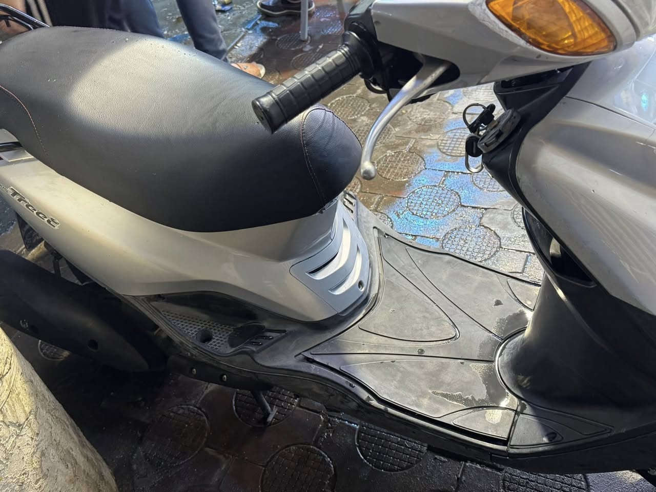 لبيع اكزز الدراجه جديده صار ١٠تيام من نزلتها مكاني بغداد الشعب السعر ١١وبيها مجال ***********
