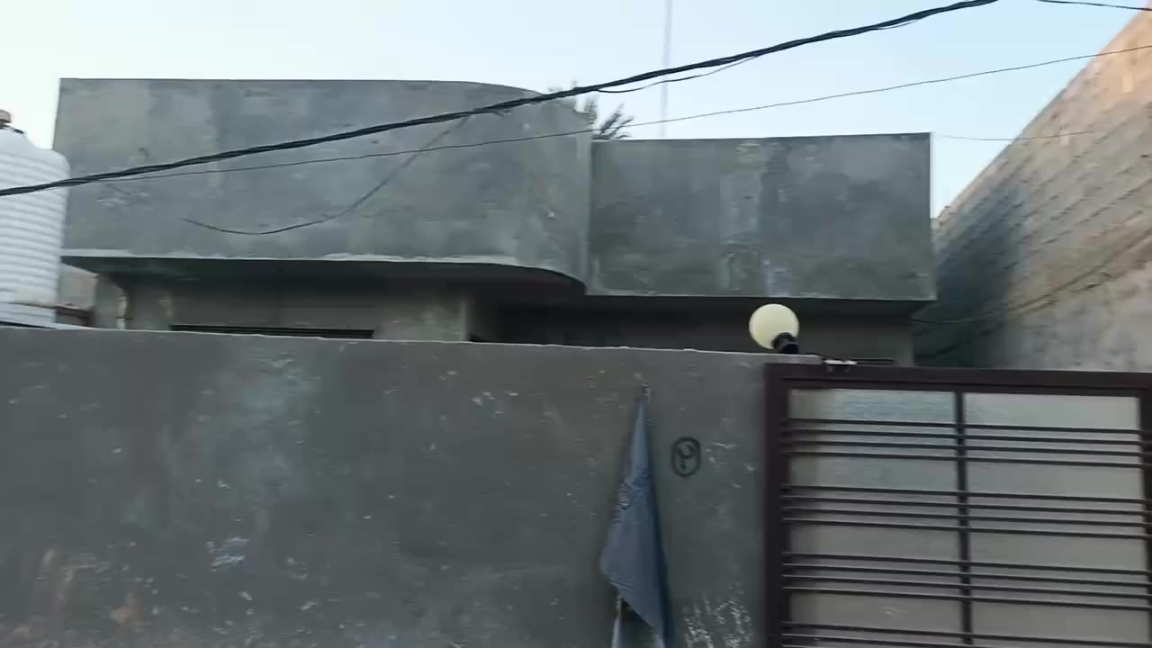 السلام عليكم ورحمه الله وبركاته 
يوجد بيت مساحه ميتين وثلاثه وثلاثين متر لوجهيه 12 نزال 21
غرفتين استقبال مطبخ صيحات برأ وداخل للبيت المكان كربلاء يم عامود 116
مقابيل جامعه وارث قريب ع شارع يبعد ع شارع ميتين متر 
تبليط مسافه ترابيه موقعه ع تبليط 
***********
