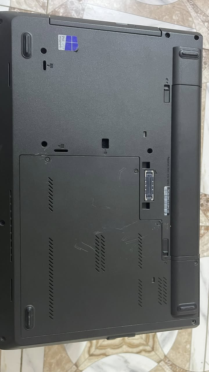 لابتوب لينوفو للبيع بدون هارد نضيف جدا
لابتوب لينوفو ثينك باد L540 مع كامل ملحقاتها من شاحنه ويجيك وياها هديه ماوس وجنطه لكن بدون هارد مواصفاتها
رام ٨ جيجا 
معالج cori5
شاشه ١٥.٦ انج
تشغلك جراند 5 على إعدادات اعتيادي normal 
السعر ٢٠٠ الف موجود ماسنجر وواتساب ***********
