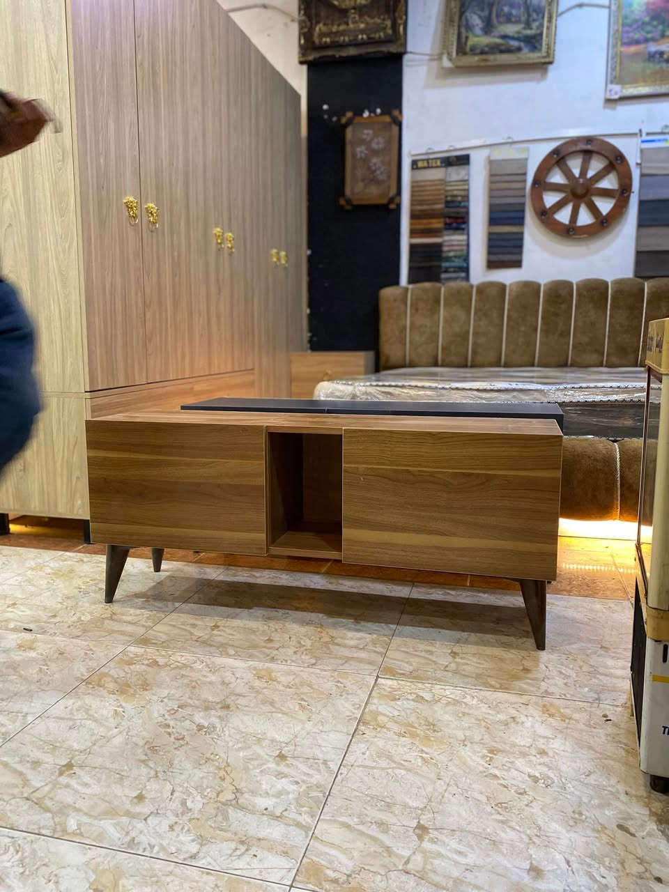 ميز بلازمه حجم متوسط 120 سم   سعره 79 الف  عرض خاص لفتره محدوده توصيل بغداد 10 خارج بغداد15 الف  للاستفسار والطلب مراسله واتساب ***********
