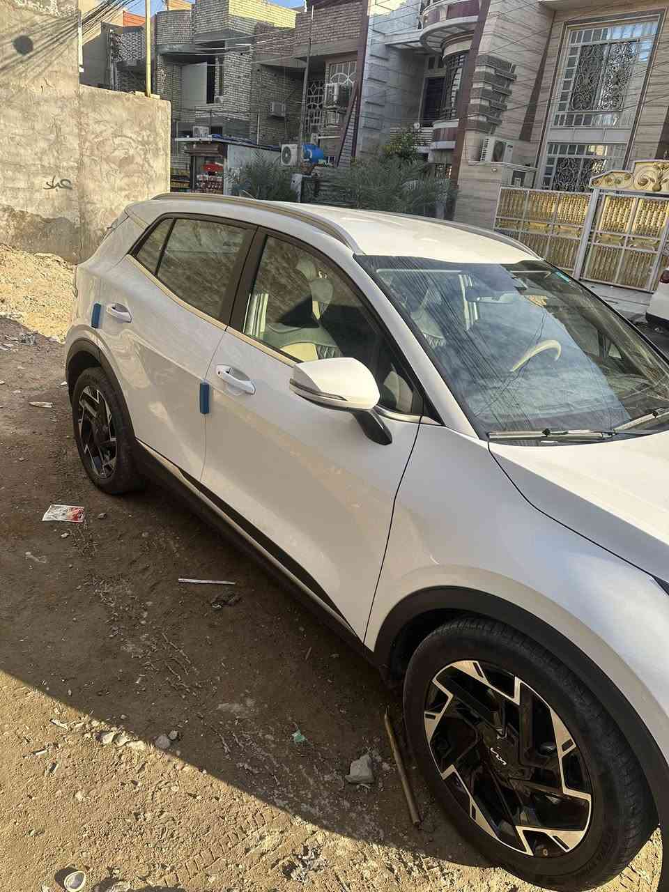 السلام عليكم سبورتج الدولية 2024 فول عدا الفتحة مكفولة كفالة عامة بوضع الشركة ماشية 37الاف كيلو بضمان موصفات صندوق كهرباء بصمة ويل الكبير شاشة كبيرة تحكمات ستيرين تدفئة كشنات تدفئة ستيرين كامرة خلفية حساسات وضعيات قيادة شاشة دجتل هندبريك بصمة كشنات كهرباء وباقي الموصفات المعروفة السيارة جاهزة وبوضع الزيرو السعر 234 وبيها مجال حك الجية المكان بغداد البلديات بيه تكحيلتين لو تلاثه وبيه رصعه  الرقم ***********
