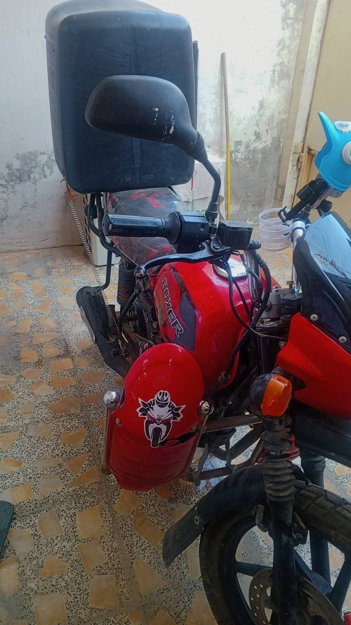 السلام عليكم 
بوكسر مديل 2021 مكمركة واوراقها كاملة جاهزة للترقيم دراجة خير من اللة بس يحتاجلها شوي ترتيبات عنواني بغداد جديدة الامين الثانية سعر 1 مليون 
رقم ***********
