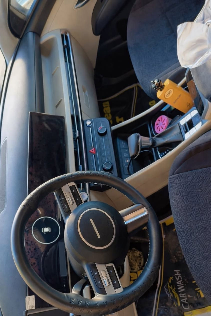 سلام عليكم
توسان 2025
لون ابيض 
محرك2000دوش
ماشيه10الالف بعده زيرو 
كشنات الاماميه كهرباء 
صندوك كهرباء 
اشاير مري ومري شفط
بصمه +بصمه ابواب +تشتغيل عن بعد 
شاحن وايرلس/كامره دواره
هاند بريك بصمه 
مطلوبه للمصرف قطع الكتروني 
اسويلك وكاله عامه 
وترهم مراوس معا فرق 
مكان بغداد 
***********بي واتساب 
سعر خاص
