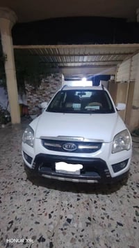 كيا سبورتج خليجي أبيض ٢٠٠٩  خالية من أي ضرر محرك ٢٠٠٠ 07903867975 السع...