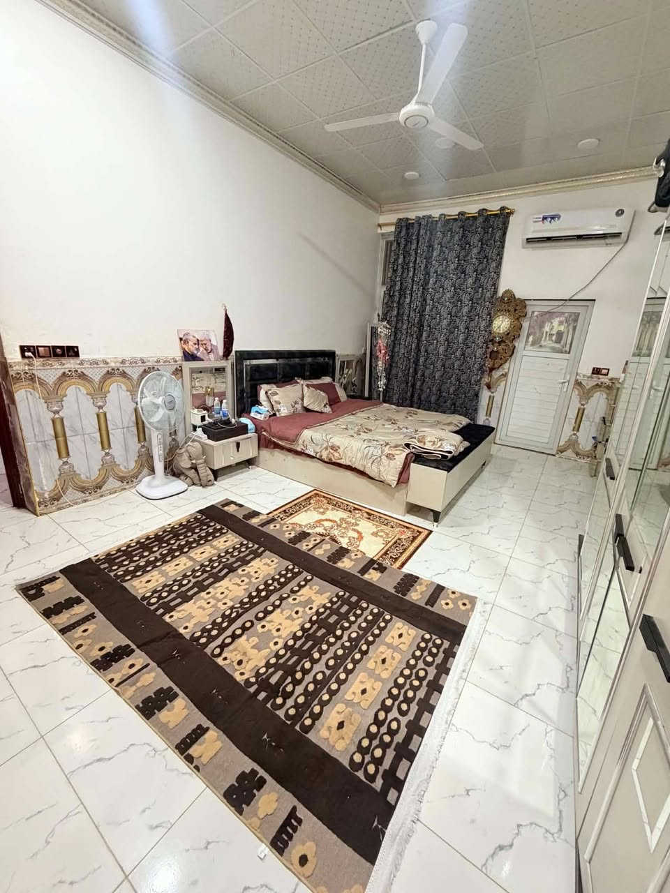 السلام عليكم
دار سكن للبيع العنوان الشافعيه السايدين مباشره
#مساحه 250 
متكون من غرف عدد 2
صاله  استقبال  مطبخ
مجمع صحي عدد 2
(بناء جديد)
الاتصال ***********
***********
