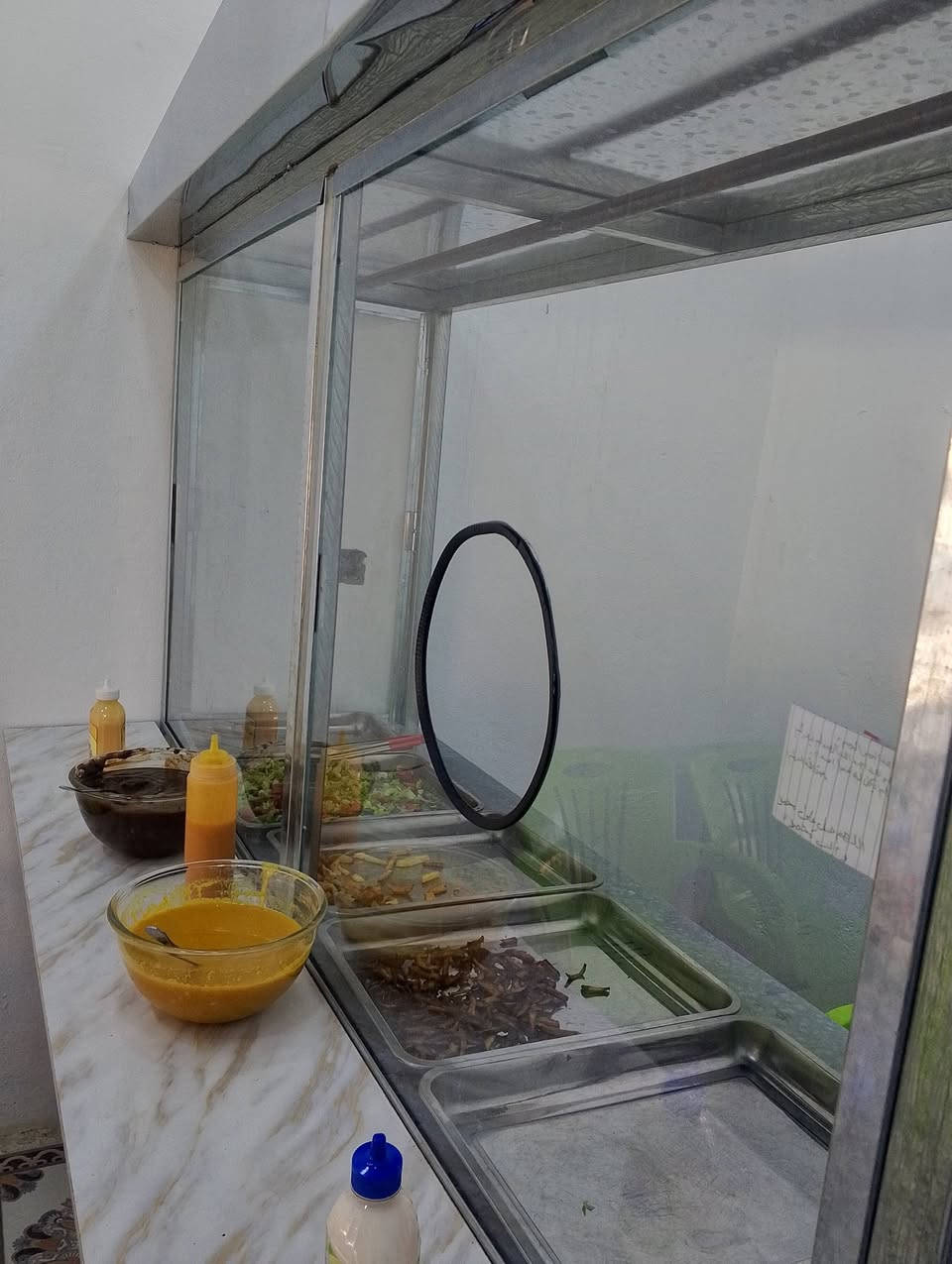 غراض مطعم للبيع فاترينة فلافل طباخ ميز للاستفسار الاتصال على الرقم التا‪***********‬‏‏ي
