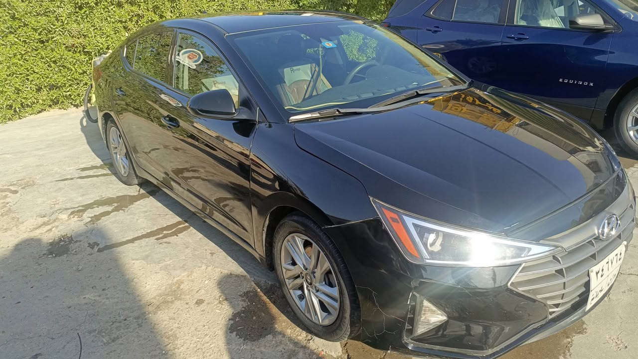 النترا موديل 2020 سليمانيه وارد امريكي حادها قبق جنطه وبيها صفحة اليمنى صبغ اثر شخط مال واحد شريف شخطها من الطول للطول وصبغتها بس بدون حادث سياره كلش جديده ماشيه  40ميل مواصفات تحكمات وحساسات وشاشه ومانع انزلاق وتحكمات 
مكان السياره زيونه موبايل ***********, للعلم ممتواجد ع الفيس الشراي يتصل ويأمر 
السعر 125$
