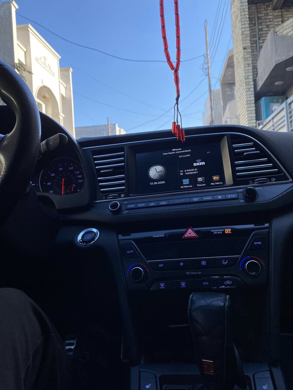 السلام عليكم اخوان 
النترا ٢٠١٨ سبورت انتفنتي 
السياره كلين مكفوله من الحادث فقط بيها بارد بسيط على كد اصبعين ولا مبين وصبغ دعاميات اماميه وخلفيه 
وارد امريكي 

المواصفات 
حساسات إماميه وخلفيه 
فتحه 
بصمه 
بصمة ابواب 
كشنات جلد مطرز احمر 
كير dct دبل كلج ٨ نمر 
دوسات نيكل 
تبريد تدفئة 
التبريد منفصل 
الشاشه تدعم كار بلي منافذ شحن اثنين 
فول تحكم ستيرن 
شاشة اعطال 
تدفئة كشنات 
رادارات جانبيه 
الجامه الخلفيه عاكسه للضوء والمرايه الخلفيه هم كذالك 
الستيرن حرفD
اللايت عدسه ليد 
البكلايت كذلك 
وبعد هواي مواصفات تجي وتشوف بعينك 

السياره على ايدي صار سنه ونص جنايها

السعر ١٤٥ وبيها مجال للطيبين 
المكان الدوره البوعيثه 
***********
