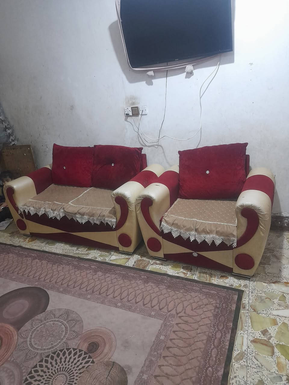 ٥ قطع
العبيدي    ٣٥٠ 
***********
