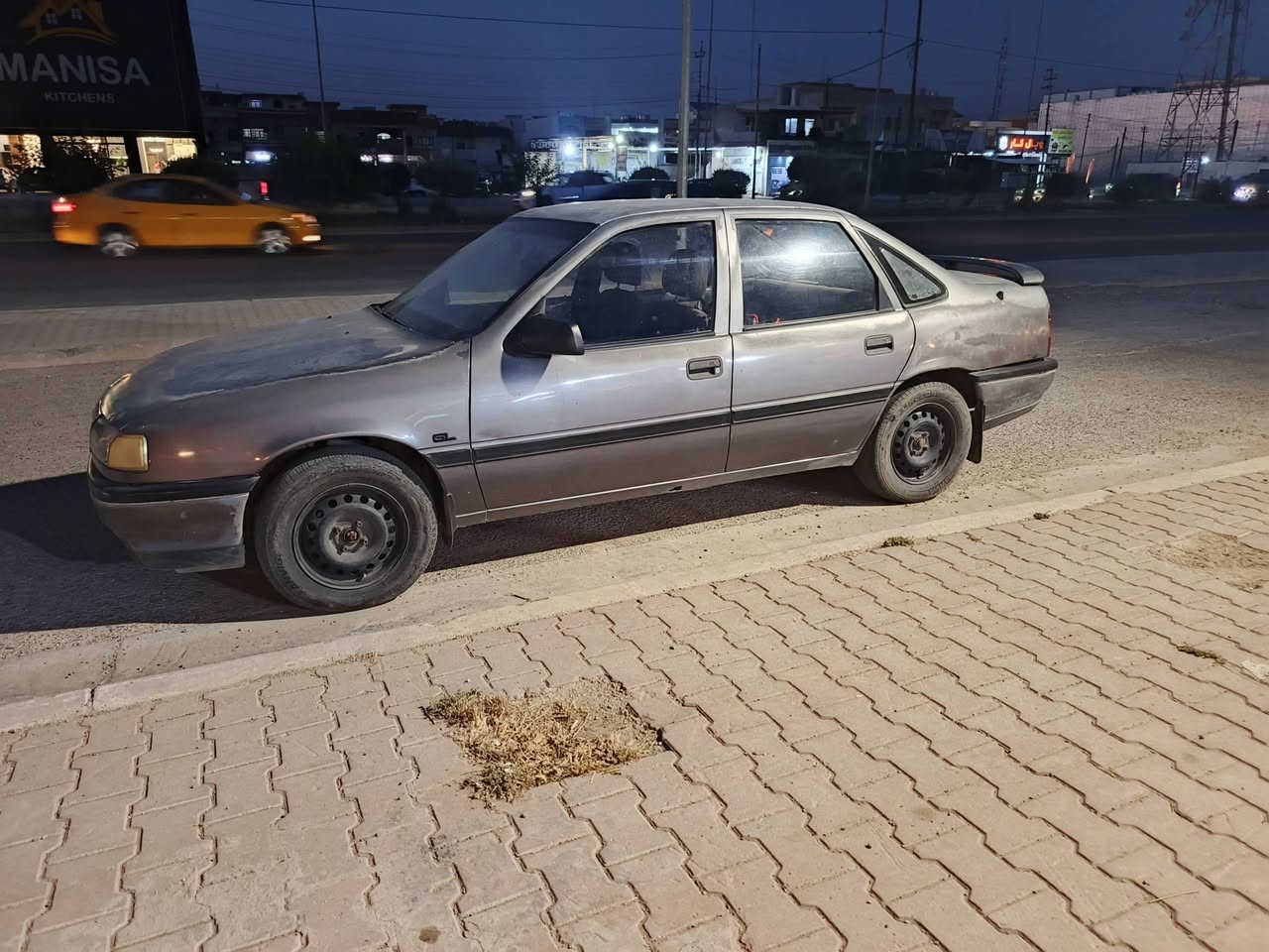 اوبل فيكترا للبيع محرك 18 رقم كركوك كير عادي سياره بدون ضربه بدون صبغ بدون تبديل بس بيها شلح سعر 31 ورقه هذا رقمي *********** مكان سيارة كركوك
