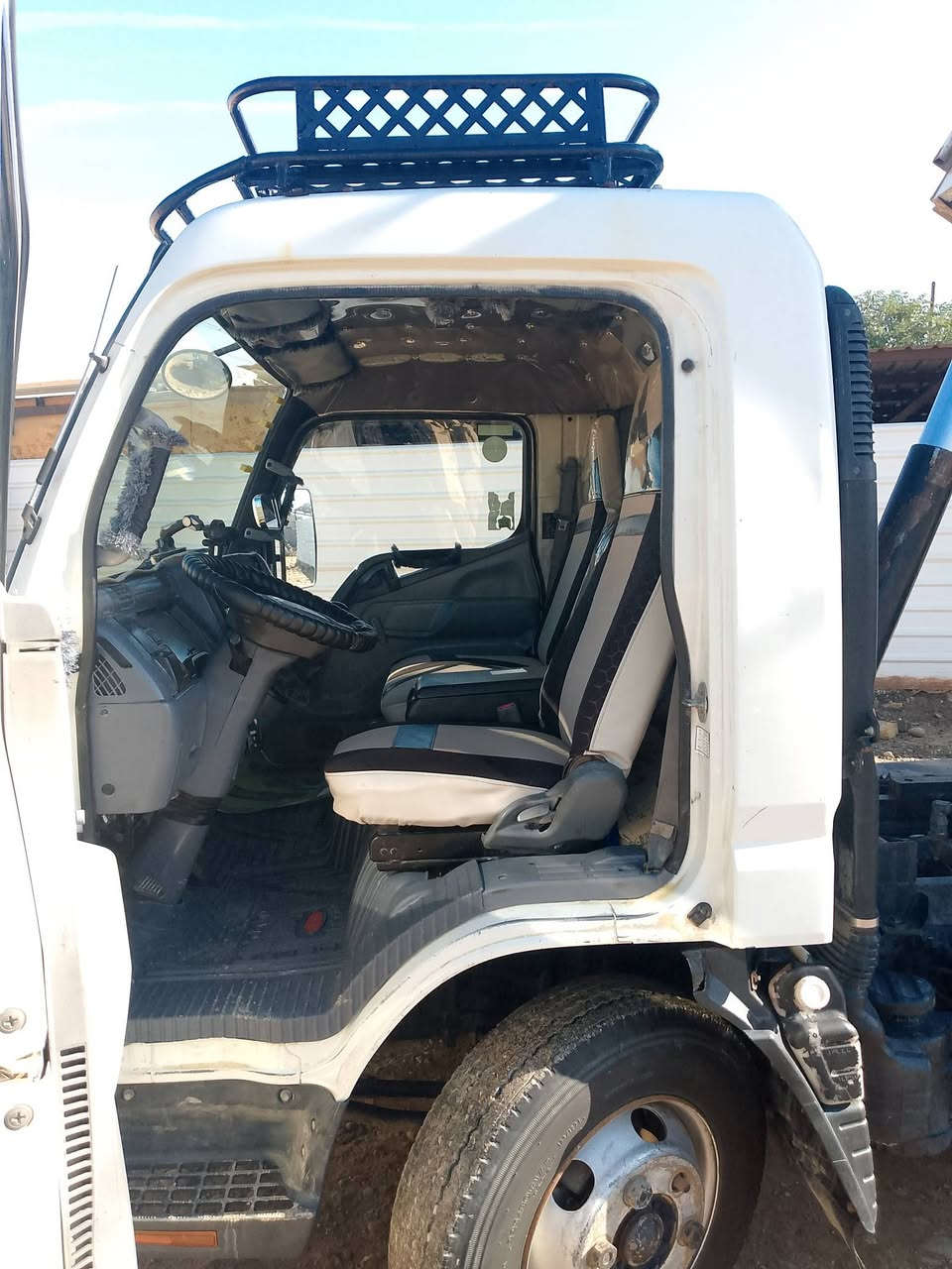 للبيع موديل 2014 سياره مكفوله جاهزه تحويل ثاني يوم السعر 195وبيه مجال العنوان بغداد  قرب جسر الدوار التاجيات للاتصال ***********
