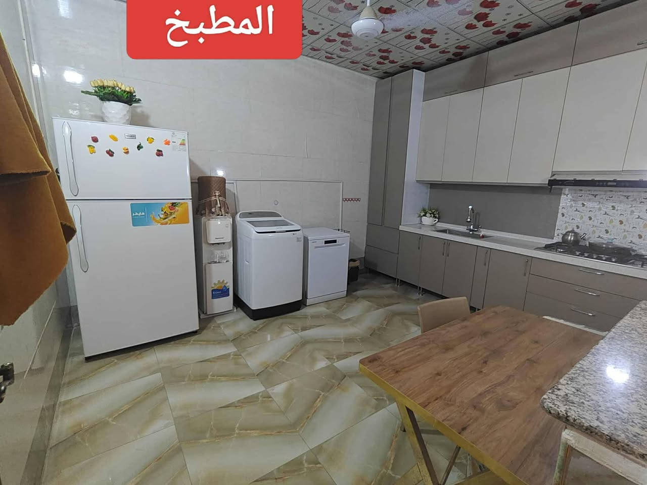 ✨ فرصة مميزة لامتلاك بيت جديد وبسعر جداً مناسب ✨
بيت للبيع في
المناذرة – الزويه قرب المصرف الزراعي التعاوني
🔹 مساحة البيت: 170م
🔹 بناء حديث وجديد
🔹 البناء طابوك والأساس صب – شغل متين وممتاز
🔹 الشارع مخدوم مجاري
🔹 البيت سند حر
🏠 يتكون من:
غرفتين نوم
استقبال
صالة
مطبخ
📍 موقع مميز وقريب من الخدمات
💰 السعر: مناسب جداً
📞 للاستفسار الاتصال بنا:
***********
🏢 أو زيارة مكتبنا:
حي الزهراء – عمود 100 مقابل مجمع القاسم مجاور للواقعة
استقرار للوساطة العقارية 🏡
