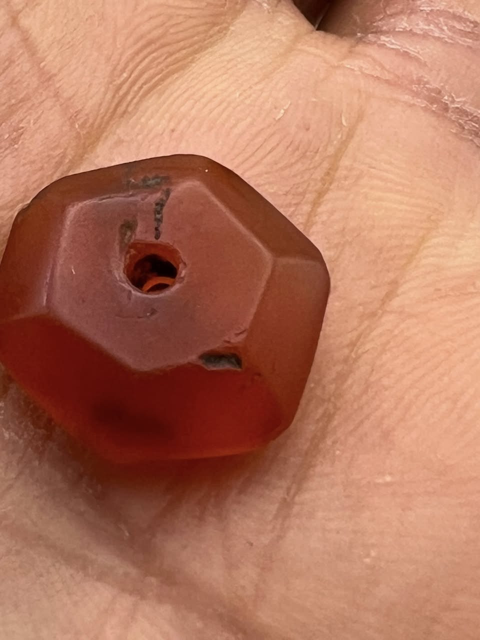 احجار عقيق يماني قديم السعر ١٢٥ الف العنوان الكوت للاستفسار الاتصال على ***********
@
