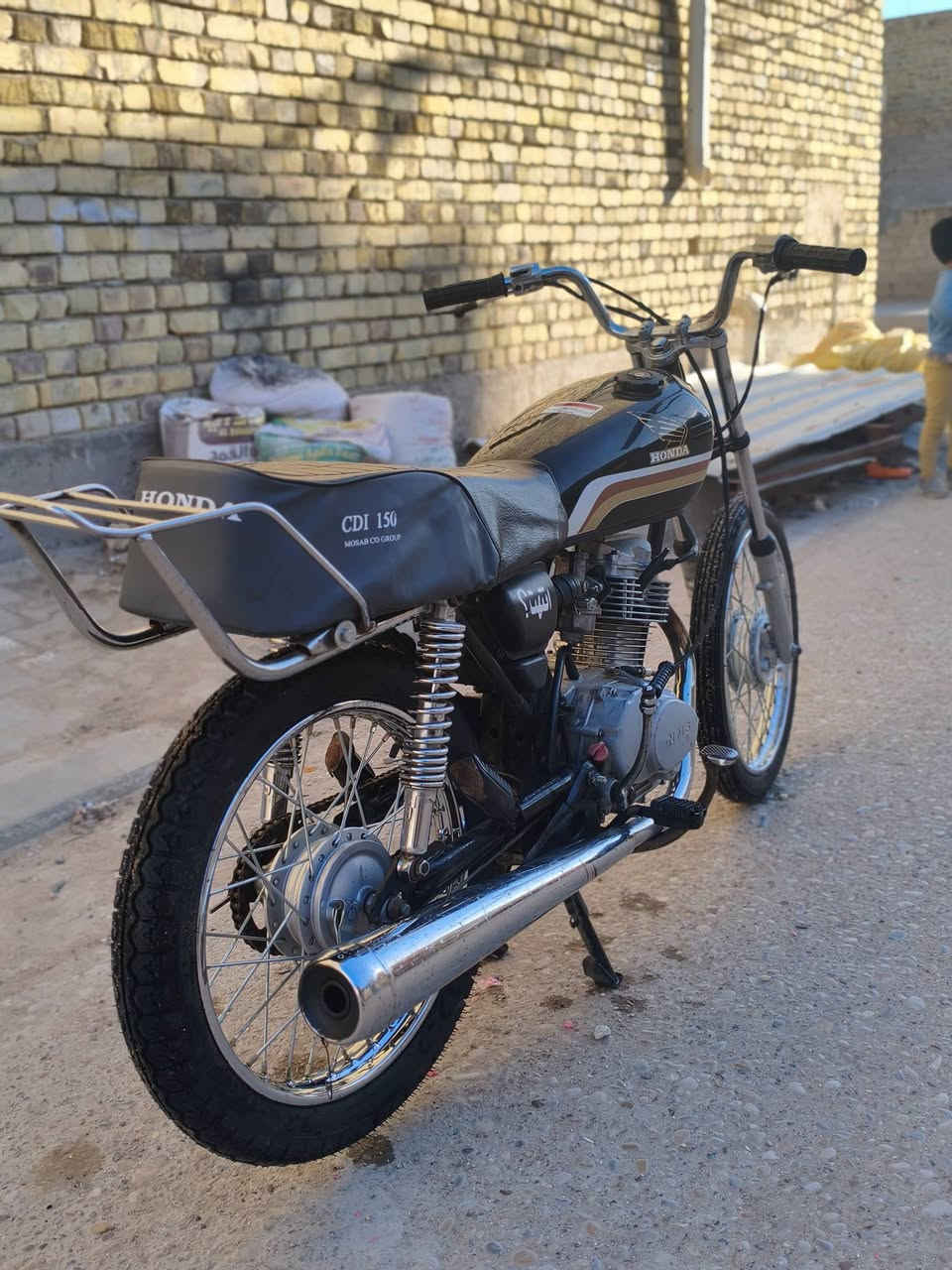 سلام عليكم دراجه للبيع حربي مكينه مال إيران نمس بدون الدراجه كله جديد وياله جدد صدر جديد دبلات وره جدد تواير جدد كله جديد ذبيتهه المكينه مفتوحه بس ولفات واذ مراوس بماكس منغولي او عدله  حربي بلاد ايشي اهمشي النضافه واذ بيع سعرها ب450 وبيهه مجال قليل مكاني صحففين فلكه القاضي 
رقمي ***********
