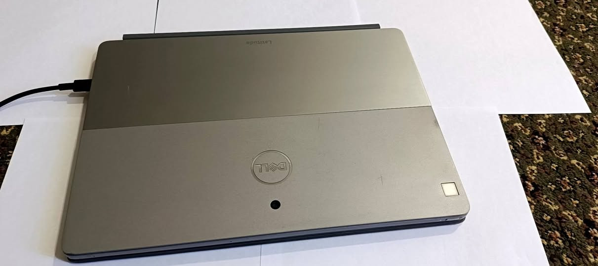 لابتوب dell 7210 متحول للبيع المواصفات مذكورة بالصورة المكان الناصرية / حي اور / السعر 400 / من عنده  الرغبة بالشراء الاتصال على الواتس ***********
