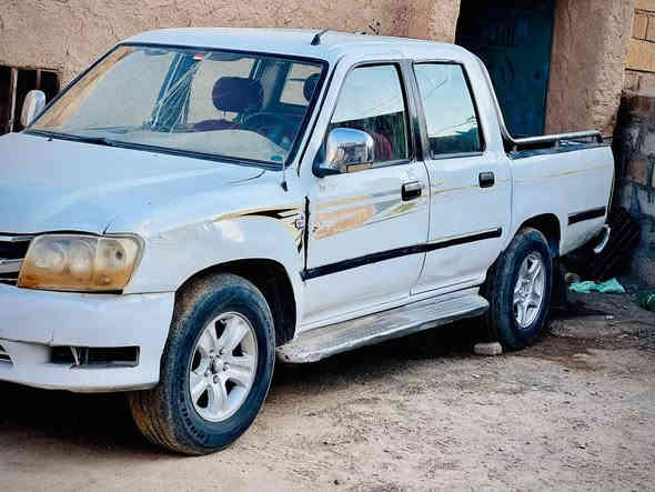 السلام عليكم سيارة أدميرال موديل ٢٠٠٦ منفيس كير ومحرك ( بخاخ) شرط كهربائيات شغالة والگشر شوف العين نظيفة ماناقصها شي سعر ٢١ ورقة وبيها مجال . للاستفسار اكثر اتصل على ***********
