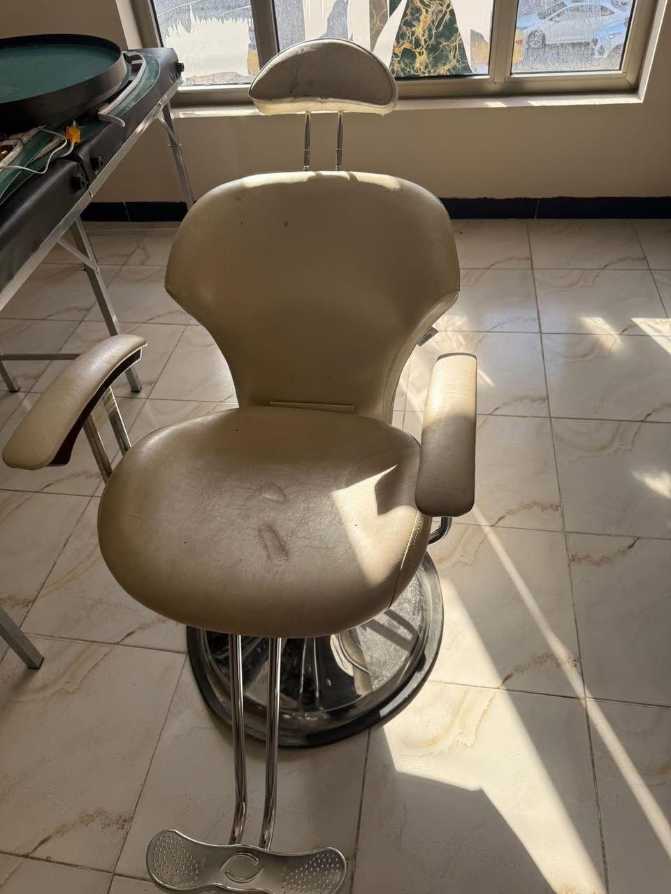 كرسي تنظيف القدم 225
ميز الرسبشن 50
الكرسي الدوار 100
مكانهم سيدية


**إذا كنت صاحب هذا الإعلان وتريد حذفه لأي سبب، رجاءا أرسل رسالة إلى الدعم الفني**