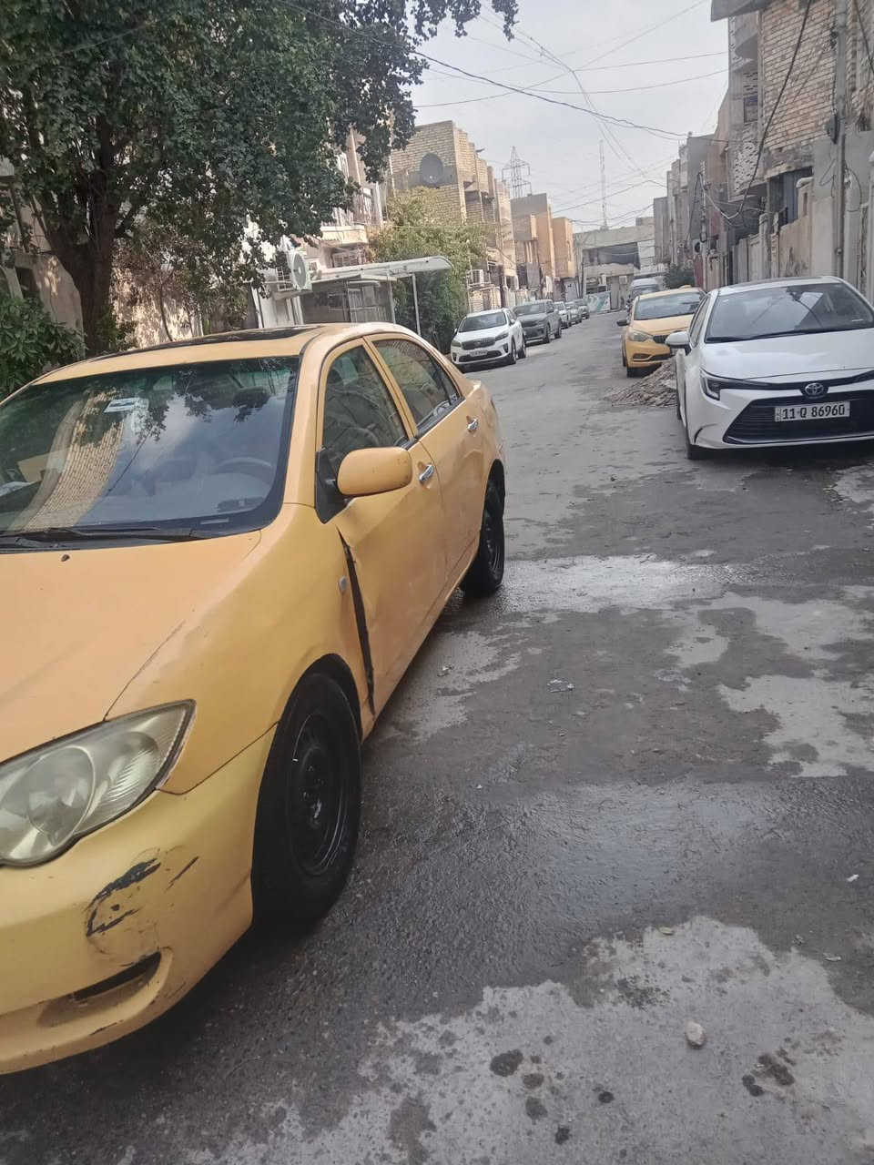 السلام عليكم بي واي دي للبيع موديل 2011 بيها فقط ضربة باب السائق ضربة بسيطة موضح بالصورة مكينة نضيفة السعر 40 ورقة للاستفسار الاتصال على الرقم ***********
