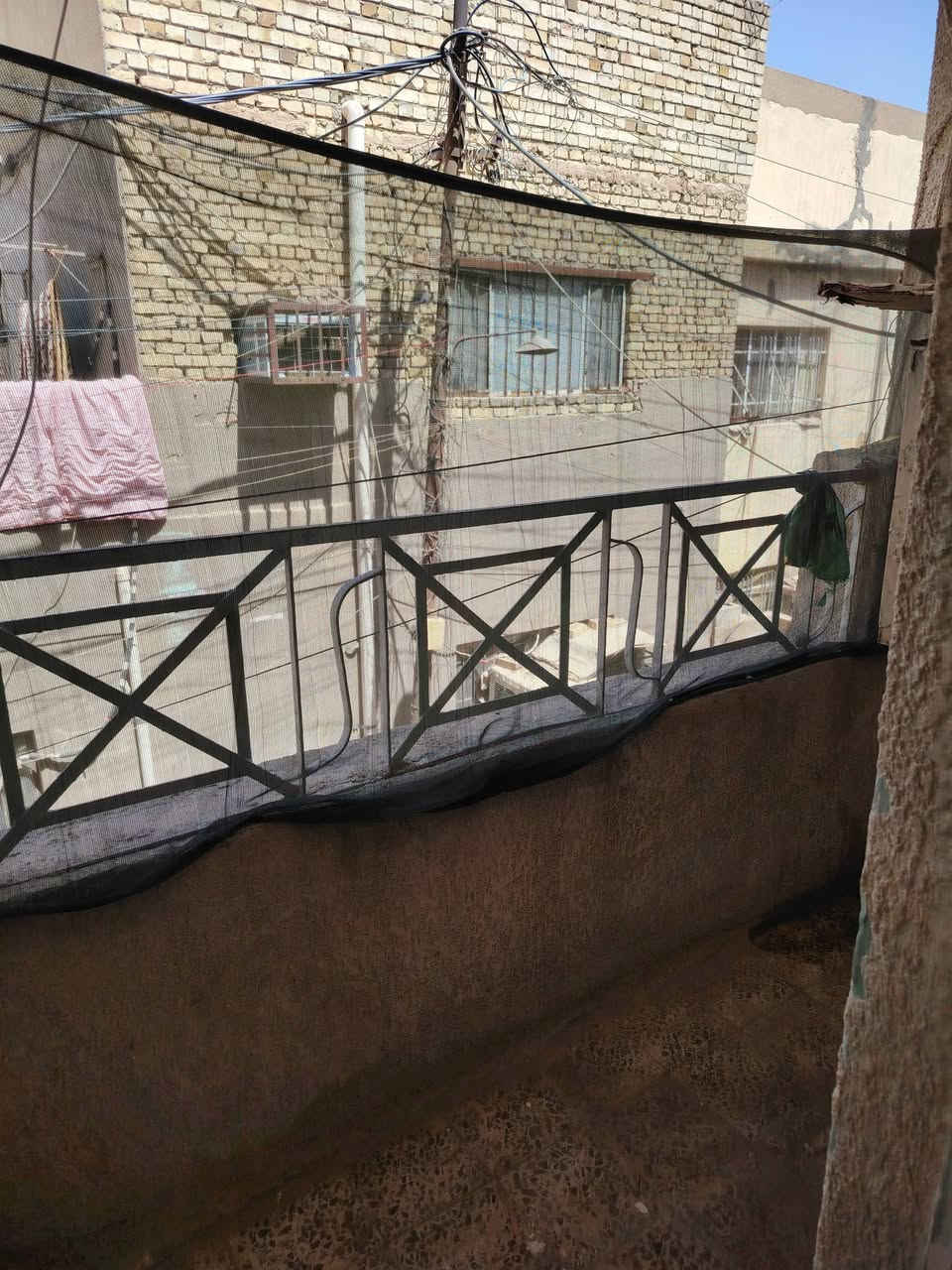 السلام عليكم
شقه للايجار طابق أول
تحتوي على غرفتين نوم + صاله + مطبخ +حمام وتواليت + بلكونه
عنوانها بغداد الجديده / شارع المسبح قرب مدرسة البحتري والدفاع المدني
الإيجار 350
غير متواجد بالفيس ***********
