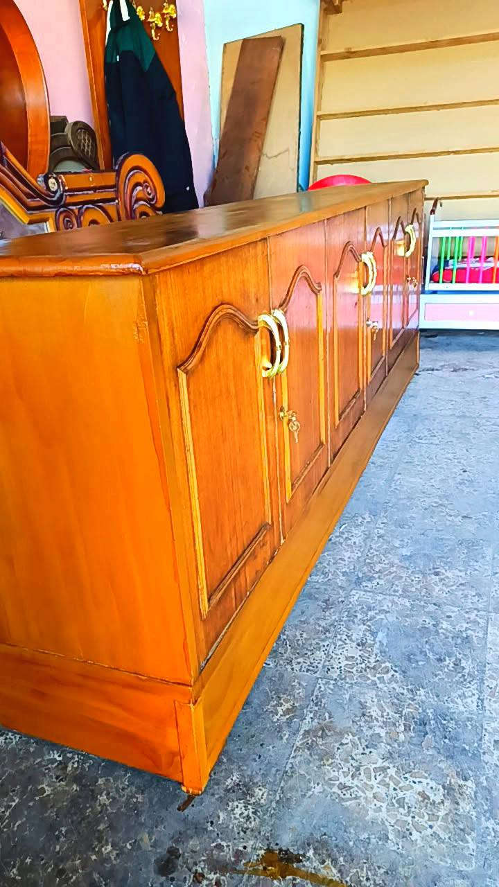 بوفيه مترين ونص وكاروك طفل نضيفات جدا بغداد الشعب ***********
