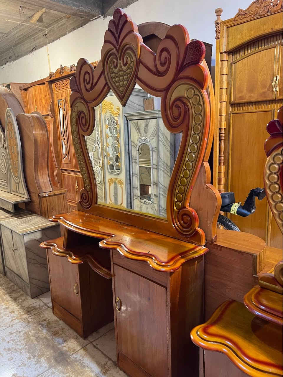 غرفه ام6قاطين صاجً كامله نضافه فول سعر650ميسان العوفيه نهايه شارع سوك الاخضر مجمع الحمراني ***********
