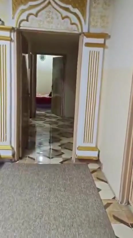 شقة للبيع طابق 3
3 غرف وصالة وصحيات ومطبخ وبالكونات 
مساحة 176 متر 
سند حديث تحويل من الشرعي مباشرة 
للتواصل فقط واتساب ***********
السعر 58 مليون
