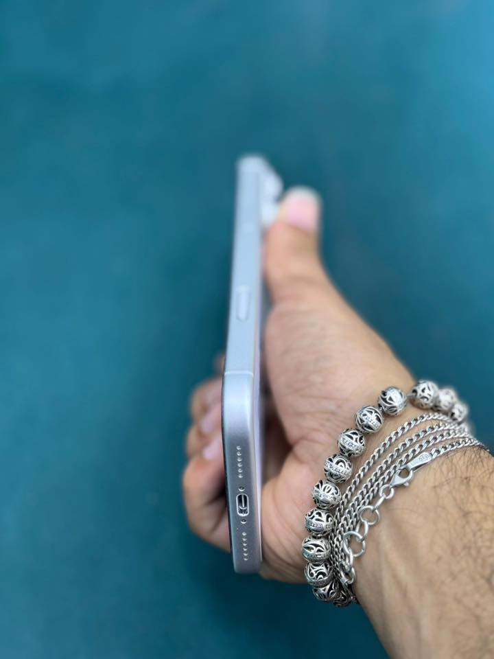 السلام عليكم 
١٧ برو ماكس ٢٥٦ سلفر 
ايسيم جديد كلش غراض كامله سعره ١٩٠٠ الف نهايته كلش غراضه كامله مكاني بغداد *********** واتساب
