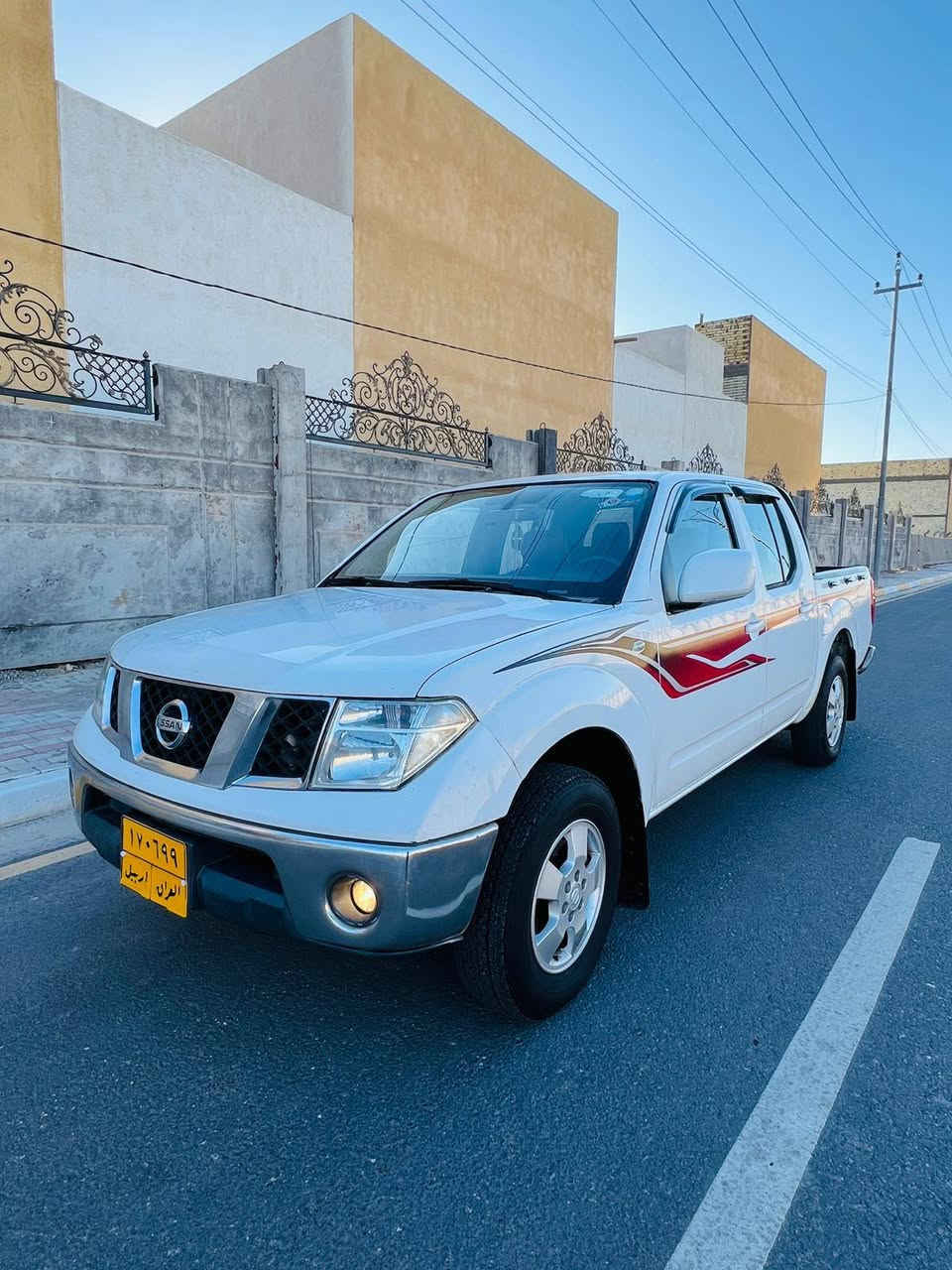 سلام عليكم ورحمه للبيع 
نيسان نيفارا موديل 2015 
مكفولة  من الضربه  بيها فقط يم الواقيات الخلفيه شويه صبغ والباقي كفاله عامة كير محرك بلاد مكفولة من الفتح حدادية جديده ماشية 180 تخم تاير تبريد تدفئة كلشي شغال سياره مال جناي ما متعوبة سنويتها منتهيه 2025 
بأسم شركة تريد تحويل تريد وكالة السعر 120 وبيها مجال 
العنوان كربلاء المقدسة 
للأستفسار .... ***********
