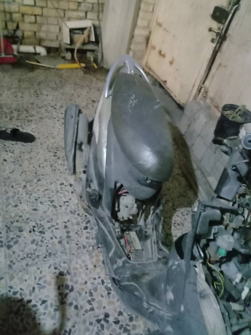 السلام عليكم ماكس عدله للبيع درجه مكينه ما مفتوحه بس ضلت تخربط او طفت بيها صار ١٥ يوم متروكه دراجه عله وضعيتها هيا تشتغل بس ابيع كوم حديد اب ٣٠٠ او بيها مجال 
***********
