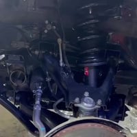 من مجمع حبتور لصيانة الباجيرو سياره  الاخ عقيل تبديل صدر أمامي مع مشط ...