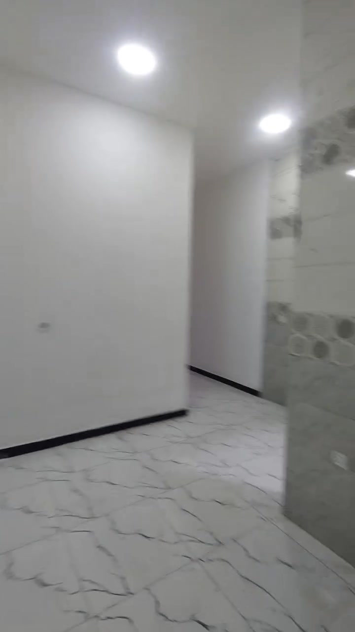 شقه ارضيه للايجار تتكون من مطبخ واستقبال وحمام وغرفه نوم السعر ٥٠٠الف عوائل فقط الموقع الدوره ابو طياره الزراعي شارع ليمونه بالبدايه للإستفسار اتصال ***********
