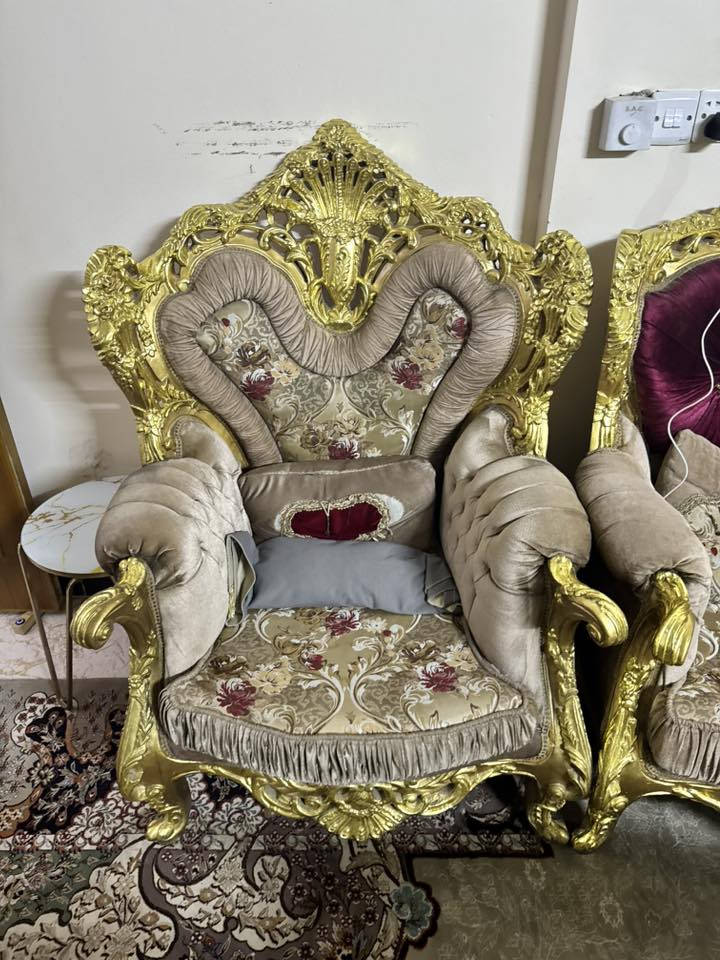 تخم  مصري 10 مقاعد لونه ذهبي بيجي مطعم بماروني استخدم قليل سعر مليون و 100 وبي مجال 
تواصل وتساب ***********
